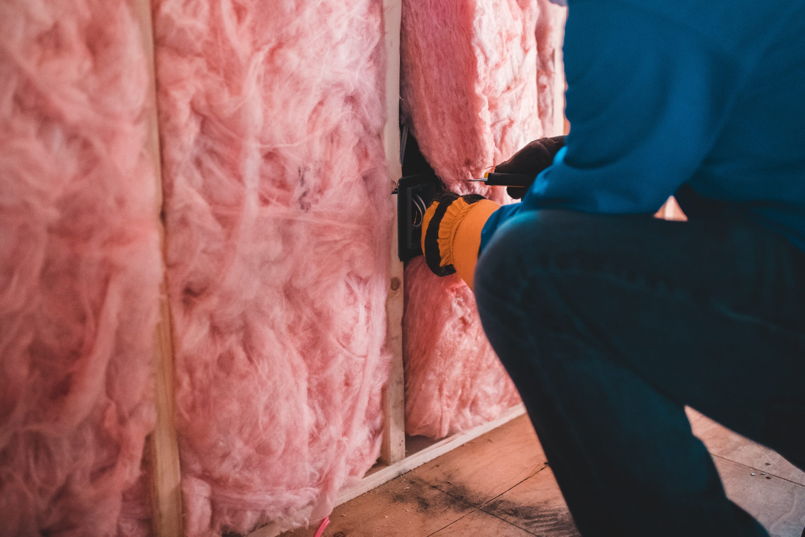 erik mclean aCshJn3y93s unsplash scaled Cutting Heating Costs: Expert Tips on Choosing the Right Thermal Insulation Materials  