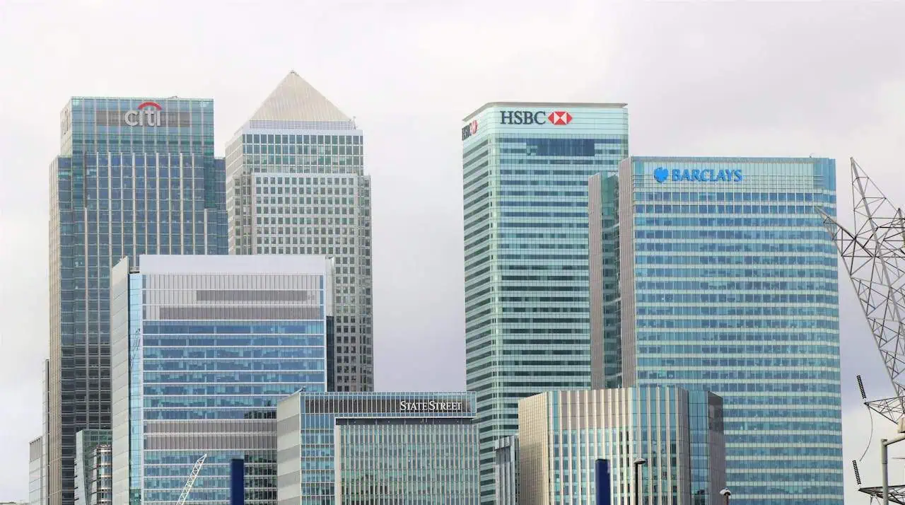 Modern city skyline with skyscrapers and financial institutions in London, featuring Barclays, HSBC, Citibank, and State Street buildings for financial district imagery.