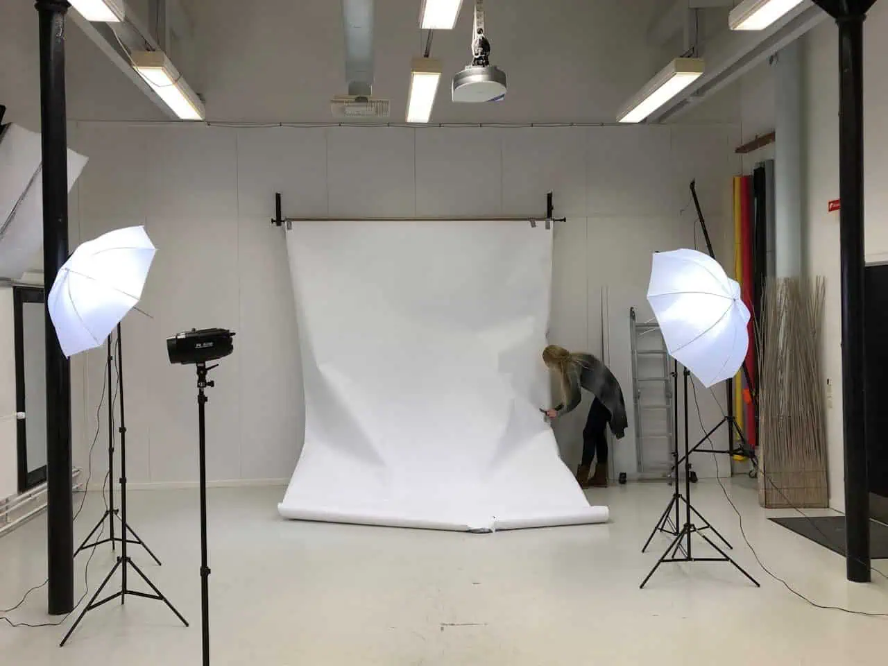 High-quality photography studio with professional lighting setup, white backdrop, and photography equipment, ideal for portrait, product, or commercial photography sessions.