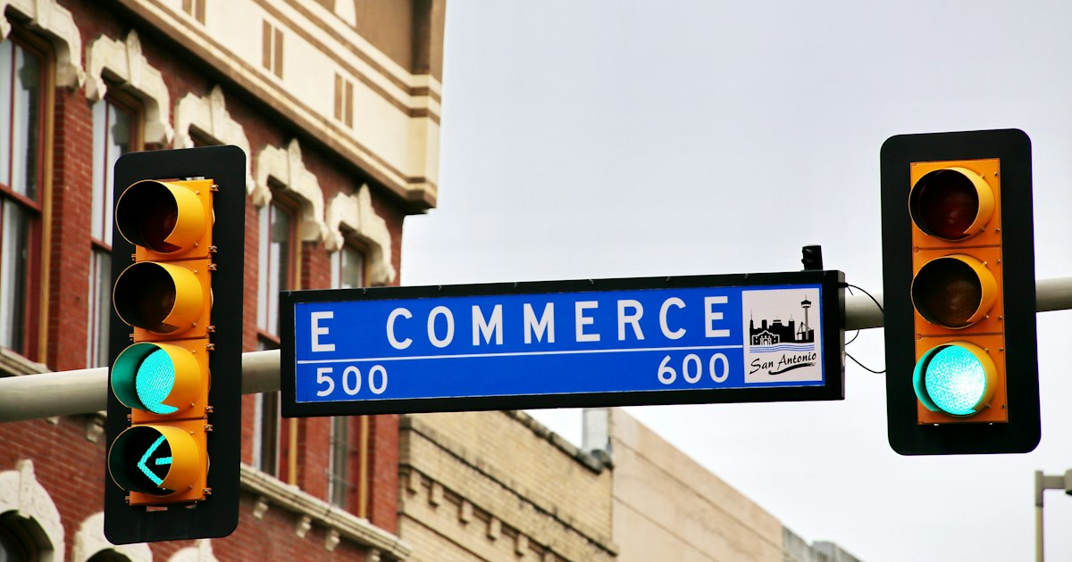 All signs on green for e-commerce? No, just East Commerce Street in San Antonio. Tip: there is also a E Commerce Street sign available with red lights (see my photo line).