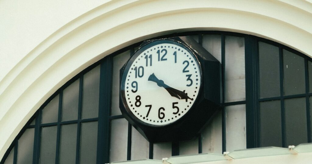 A translation clock displays the time in Lisbon, Portugal